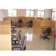vach-ngan-van-phong-bang-go-VNG01-2